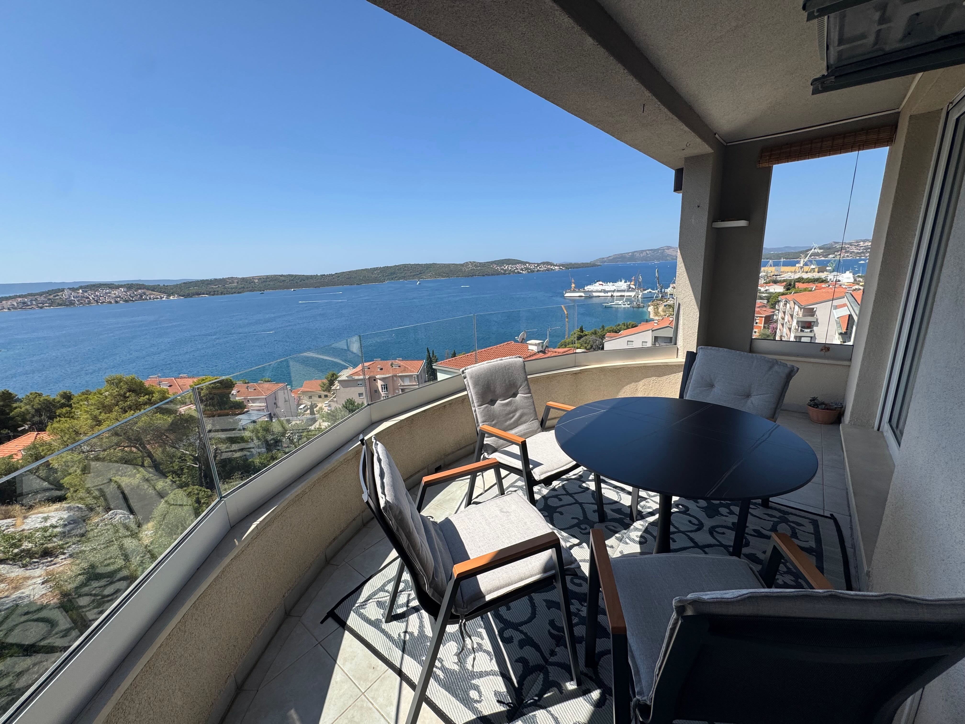Balcony with seating and sea view