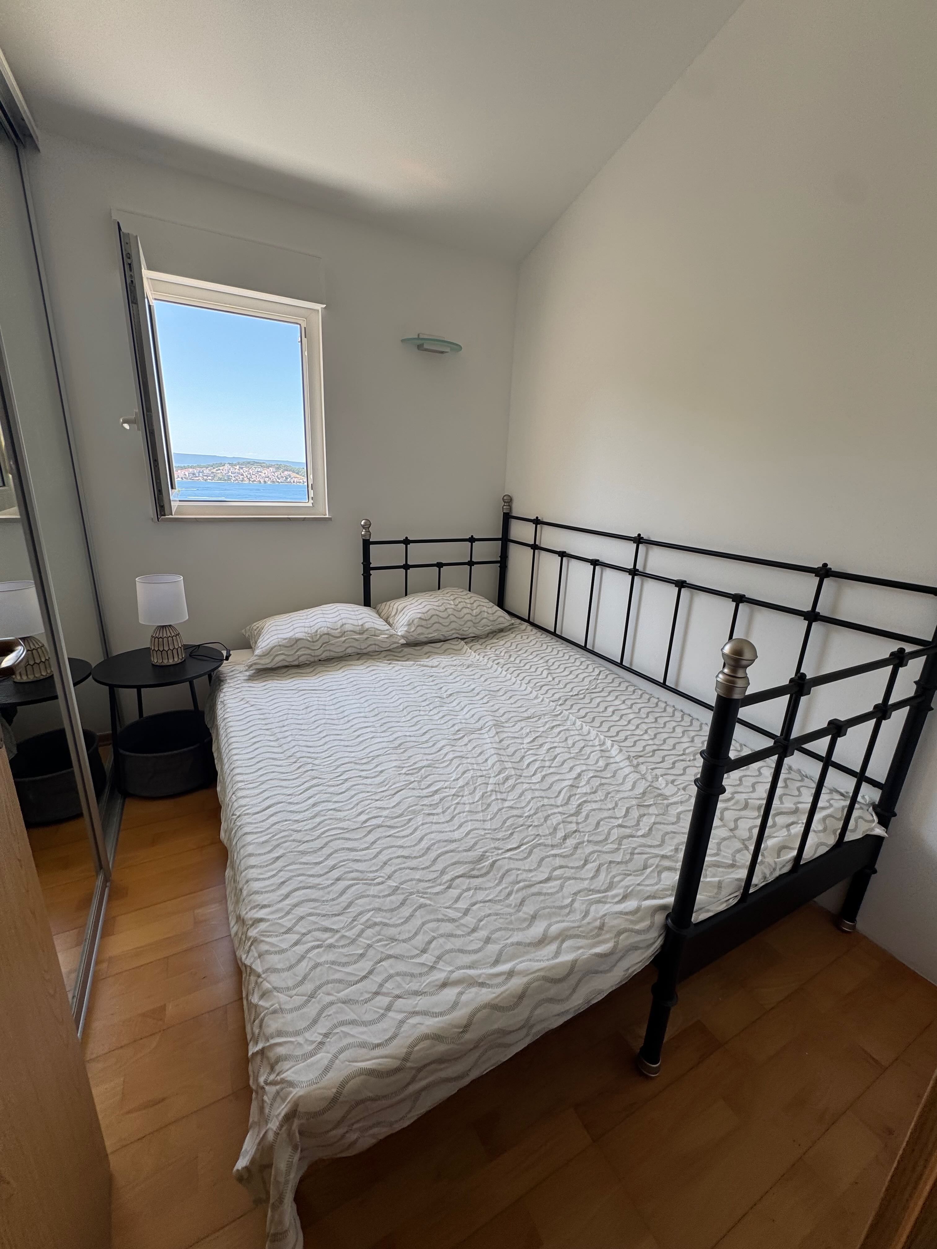 Second bedroom – detail view